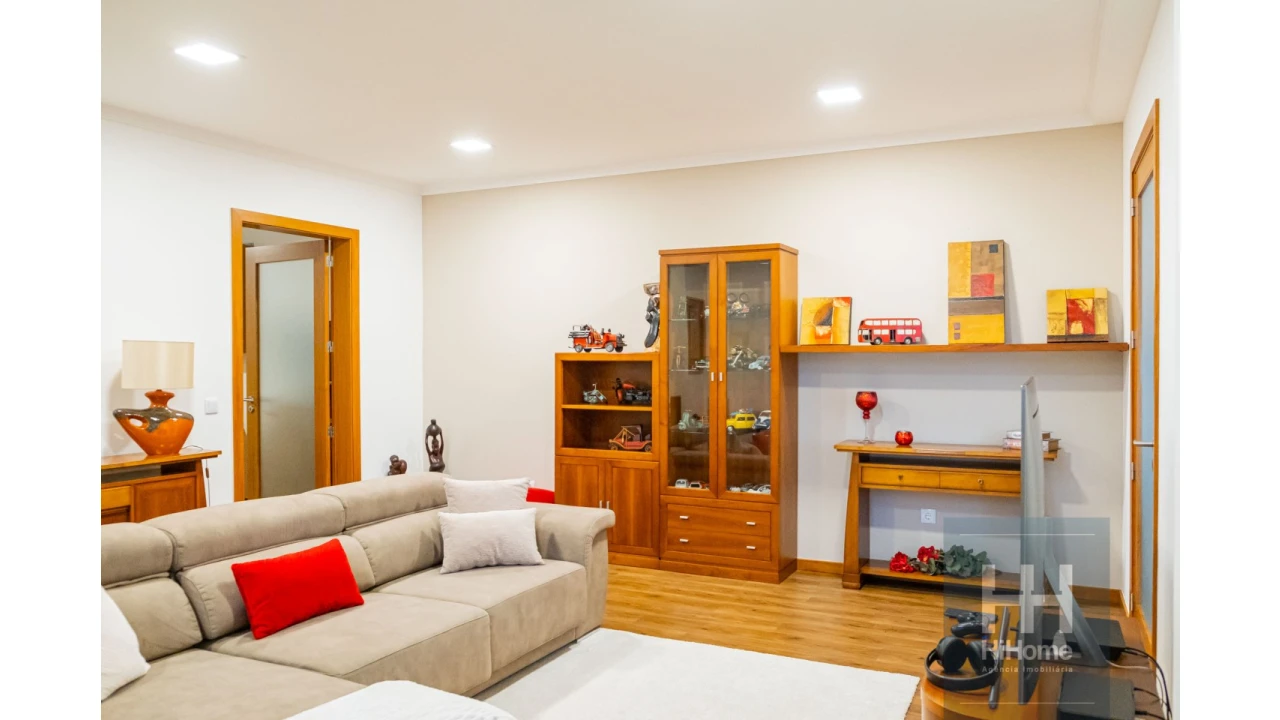 Moradia T4 para Venda em Canhas Foto 43