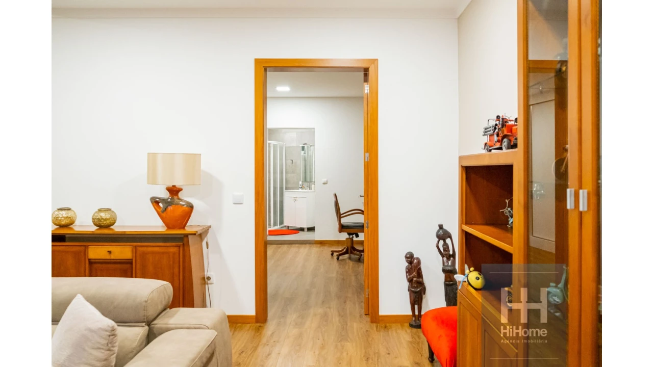 Moradia T4 para Venda em Canhas Foto 48