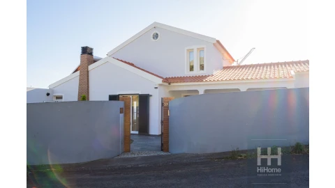 Moradia T4 para Venda em Canhas
