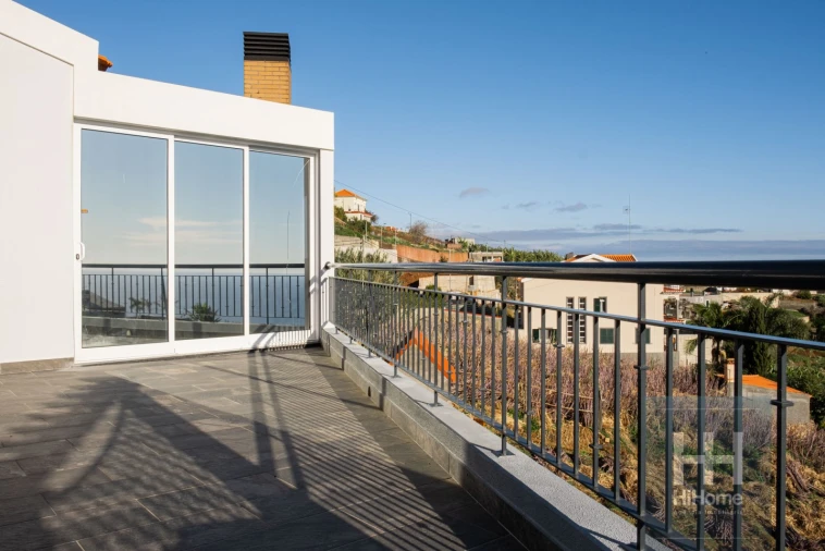 Moradia T4 para Venda em Canhas Foto 7