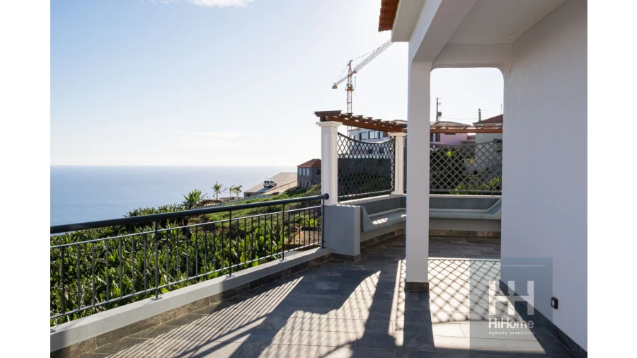 Moradia T4 para Venda em Canhas Foto 3