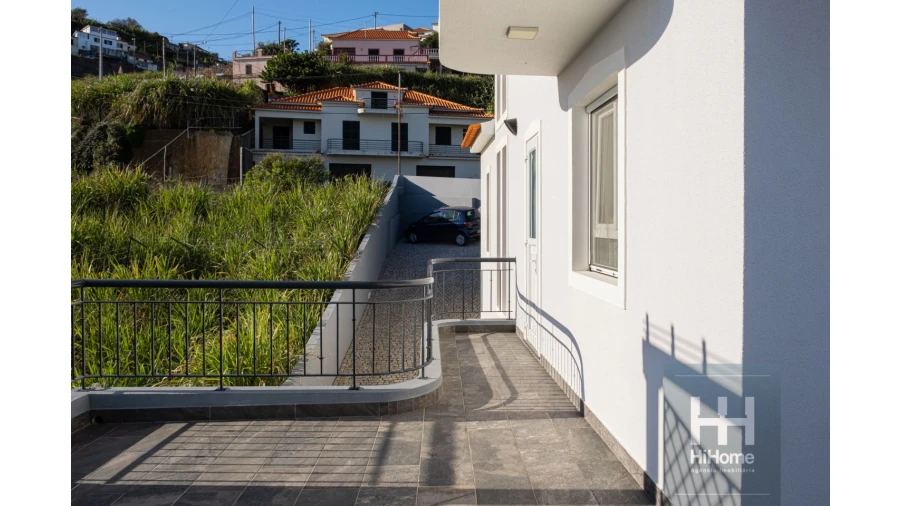 Moradia T4 para Venda em Canhas Foto 9