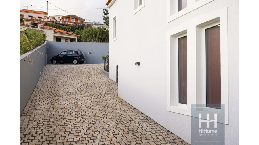 Moradia T4 para Venda em Canhas Foto 12