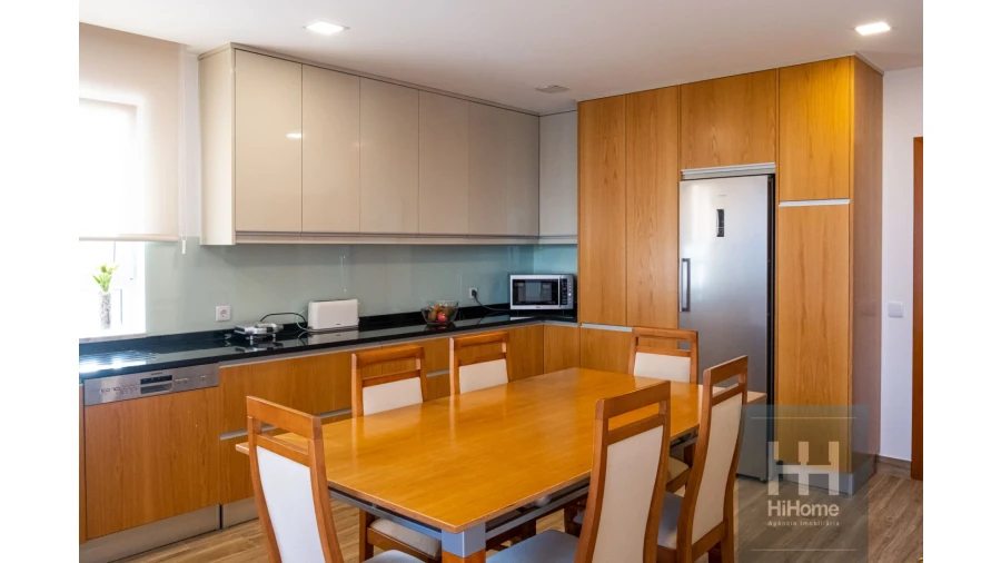 Moradia T4 para Venda em Canhas Foto 22