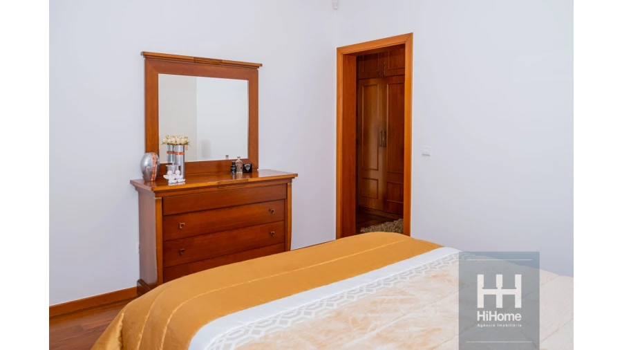 Moradia T4 para Venda em Canhas Foto 27