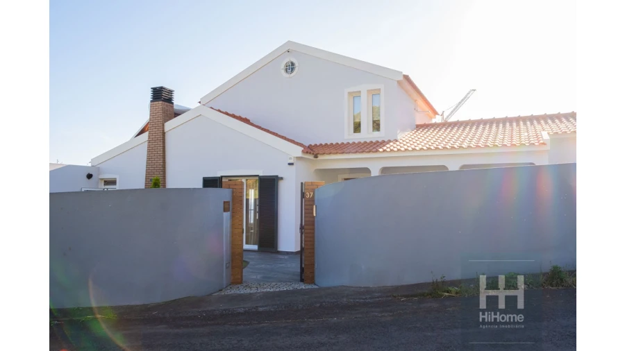 Moradia T4 para Venda em Canhas Foto 5