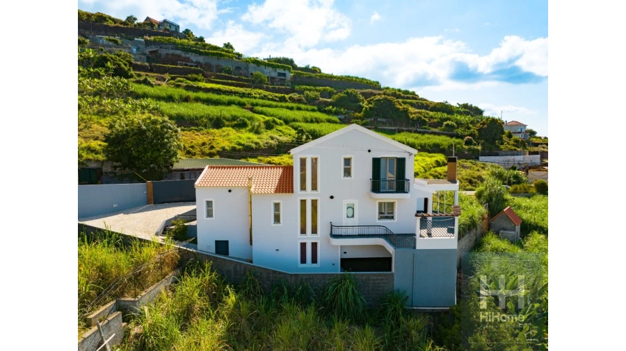 Moradia T4 para Venda em Canhas Foto 2