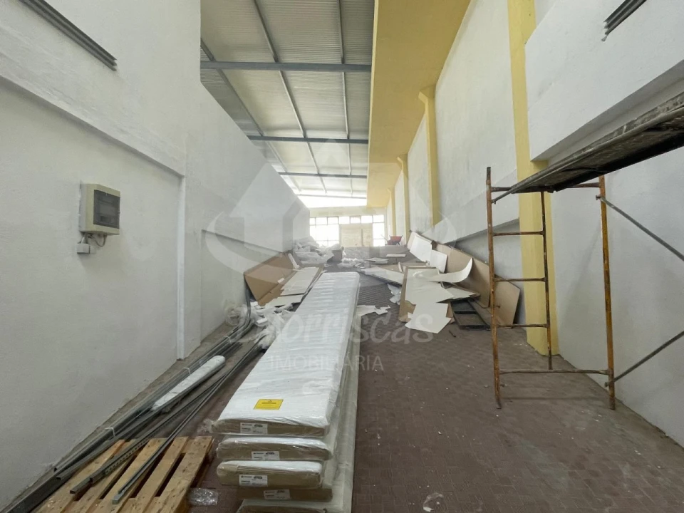 Armazém para Venda em Sacavém e Prior Velho Foto 3