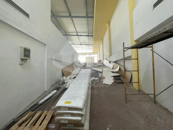 Armazém para Venda em Sacavém e Prior Velho Foto 3