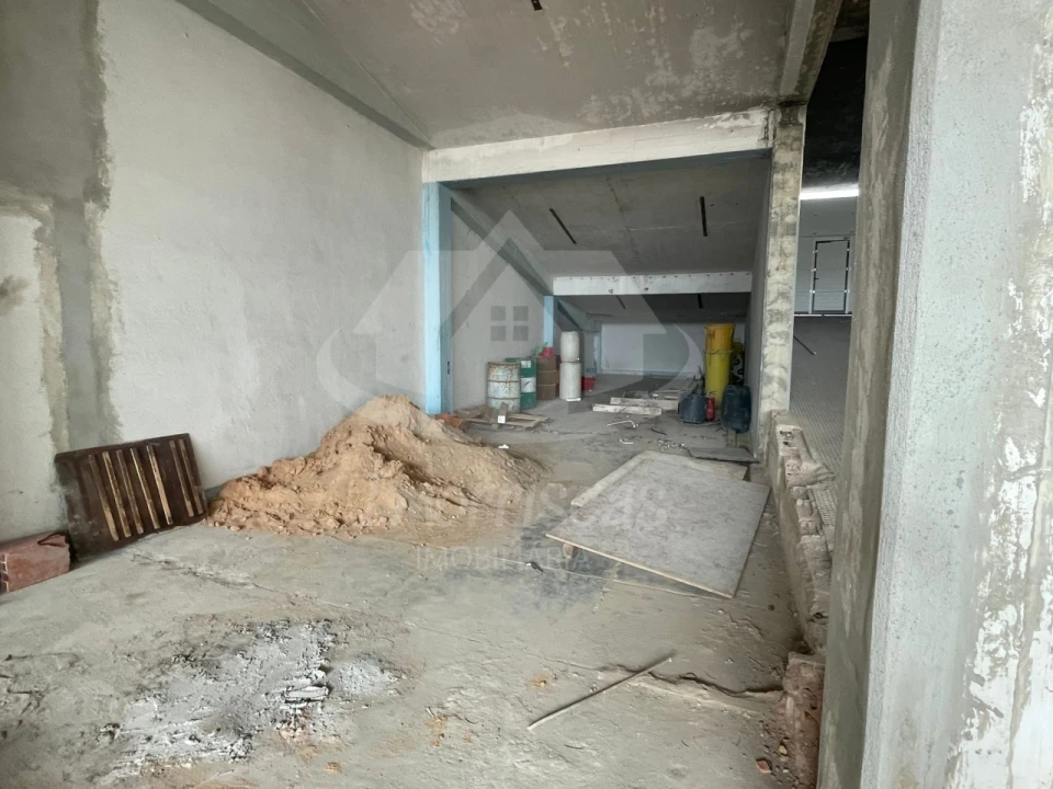 Armazém para Venda em Sacavém e Prior Velho Foto 3