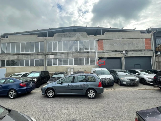 Armazém para Venda em Sacavém e Prior Velho