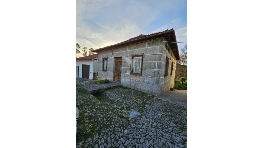 Moradia T3 para Venda em Silvares (São Martinho) Foto 1