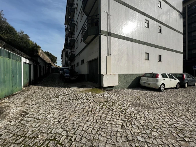 Garagem para Venda em Santo Antonio dos Olivais Foto 2