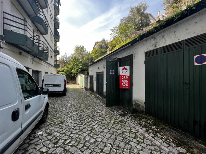 Garagem para Venda em Santo Antonio dos Olivais Foto 1