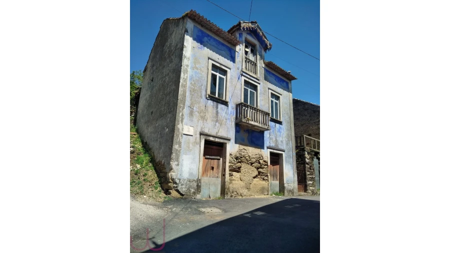 Moradia T3 para Venda em Lorvão Foto 1