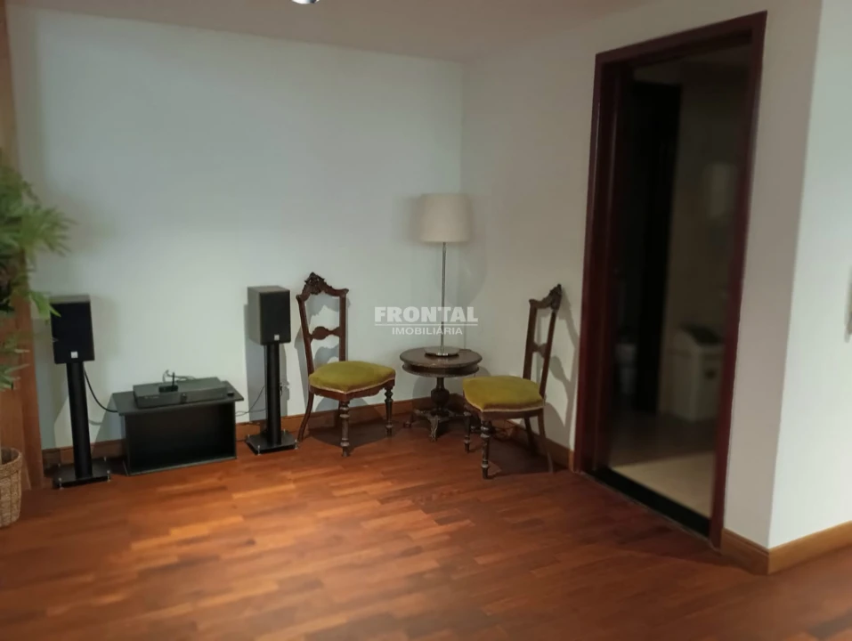 Escritório para Venda em Lordelo do Ouro e Massarelos Foto 4