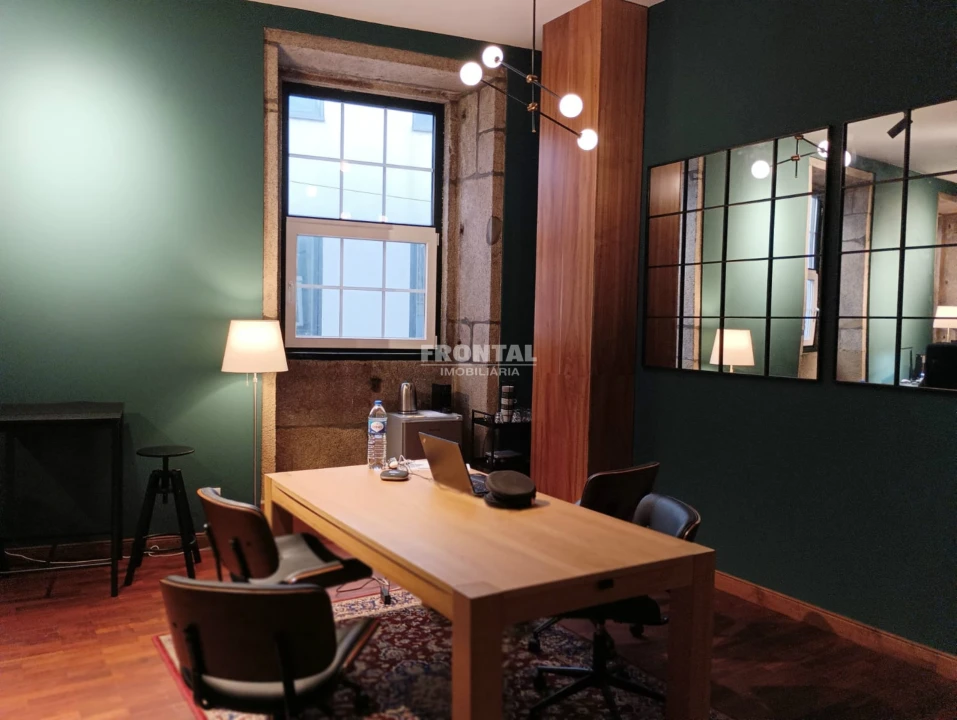 Escritório para Venda em Lordelo do Ouro e Massarelos Foto 1