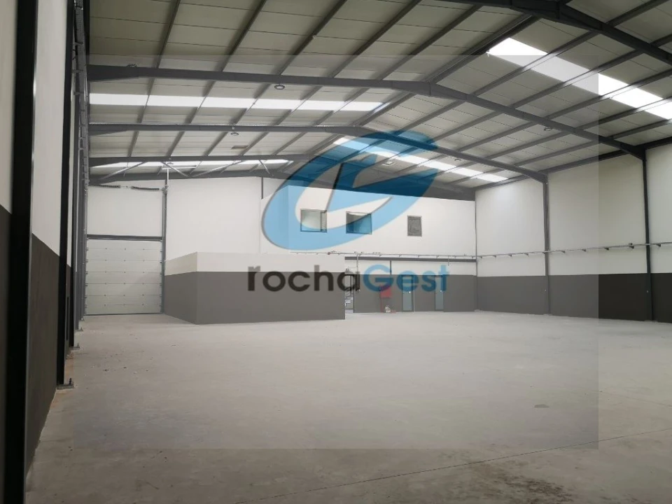 Armazém para Arrendamento em Arcozelo Foto 1