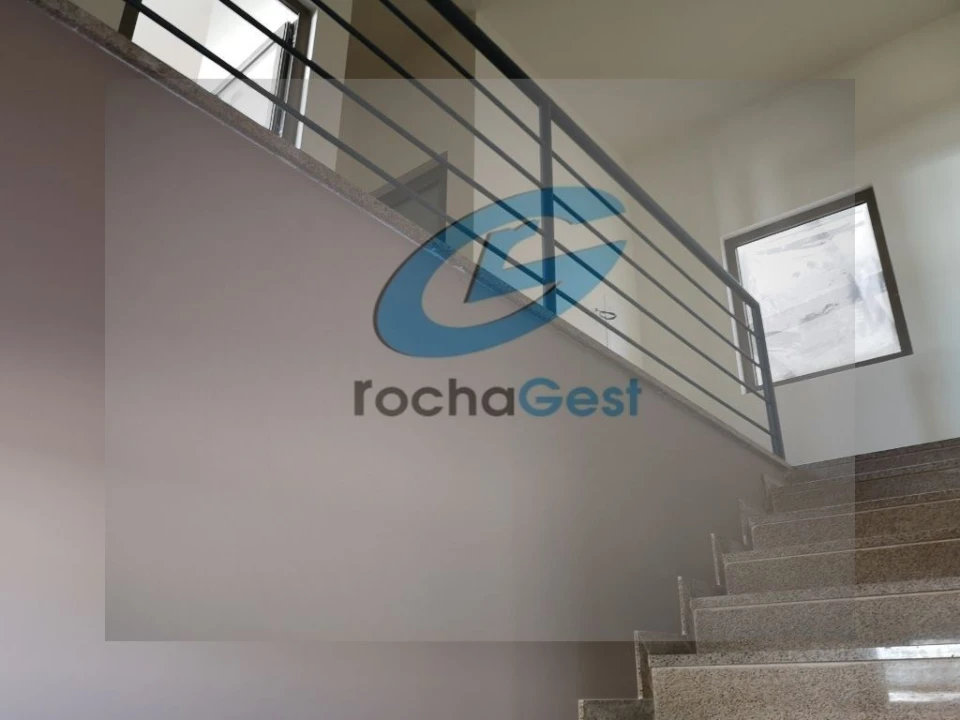 Armazém para Arrendamento em Arcozelo Foto 7