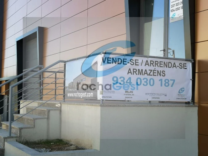 Armazém para Arrendamento em Arcozelo Foto 13