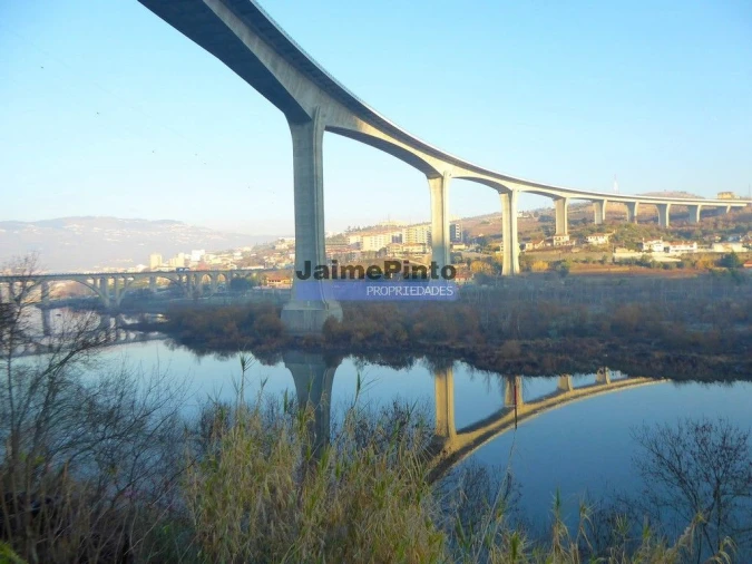 Prédio para Venda em Peso da Régua e Godim Foto 2