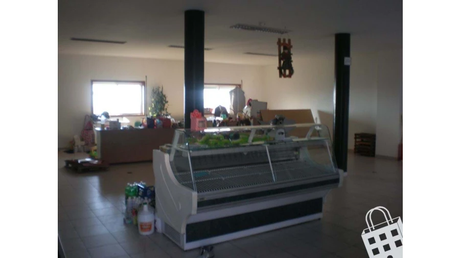 Negócio para Venda em Torno Foto 1