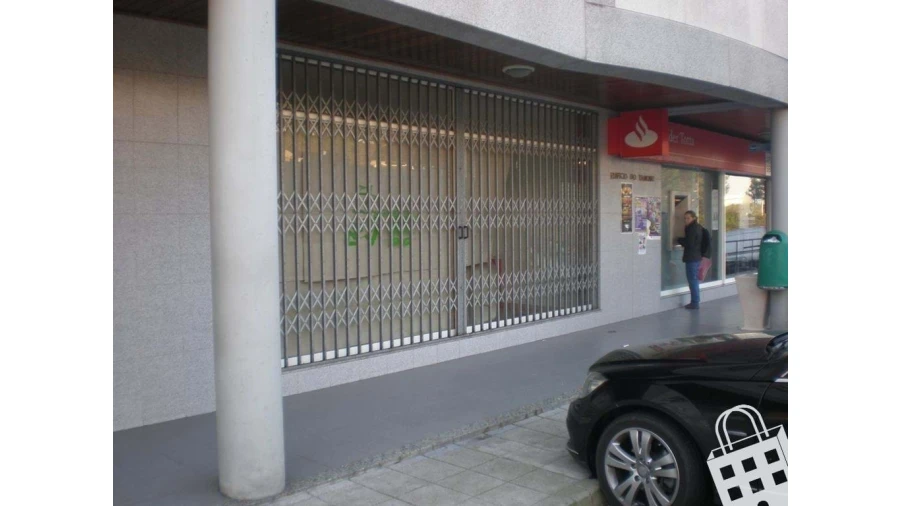 Negócio para Venda em Torno Foto 2