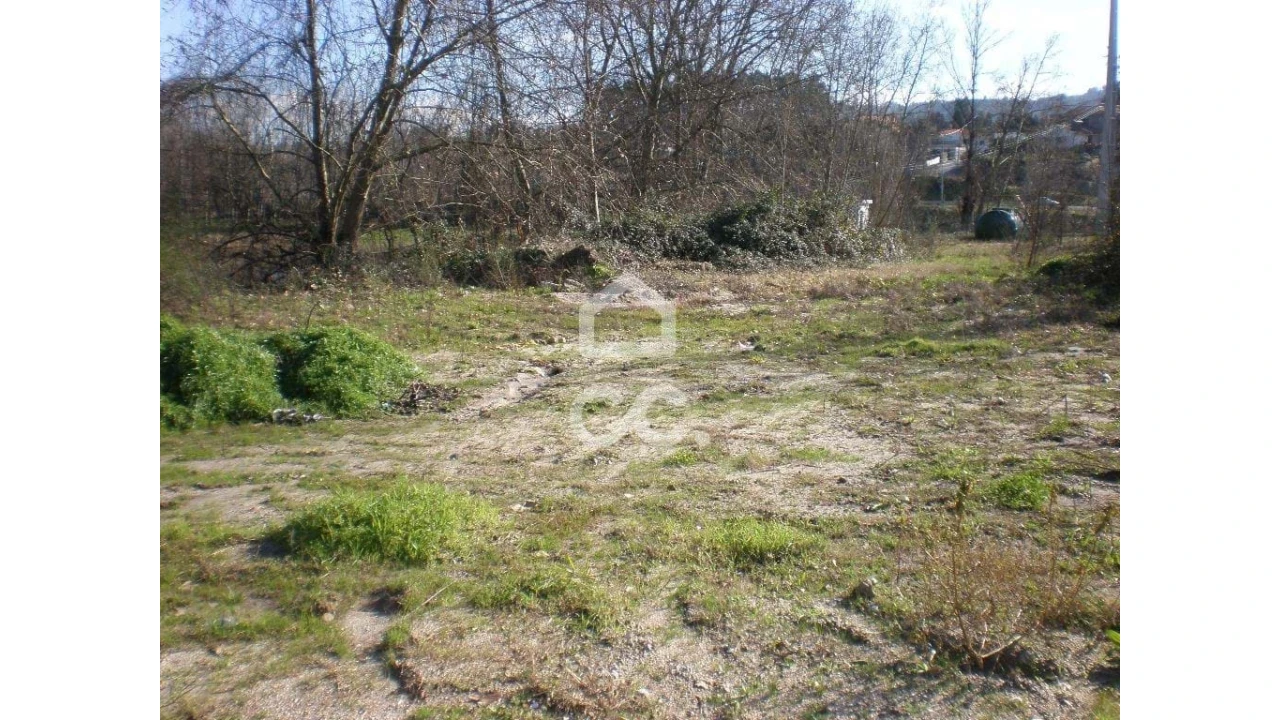 Terreno para Venda em Meinedo Foto 1