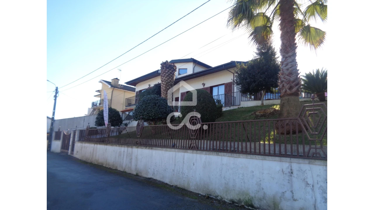 Moradia T4 para Venda em Figueiras e Covas Foto 1