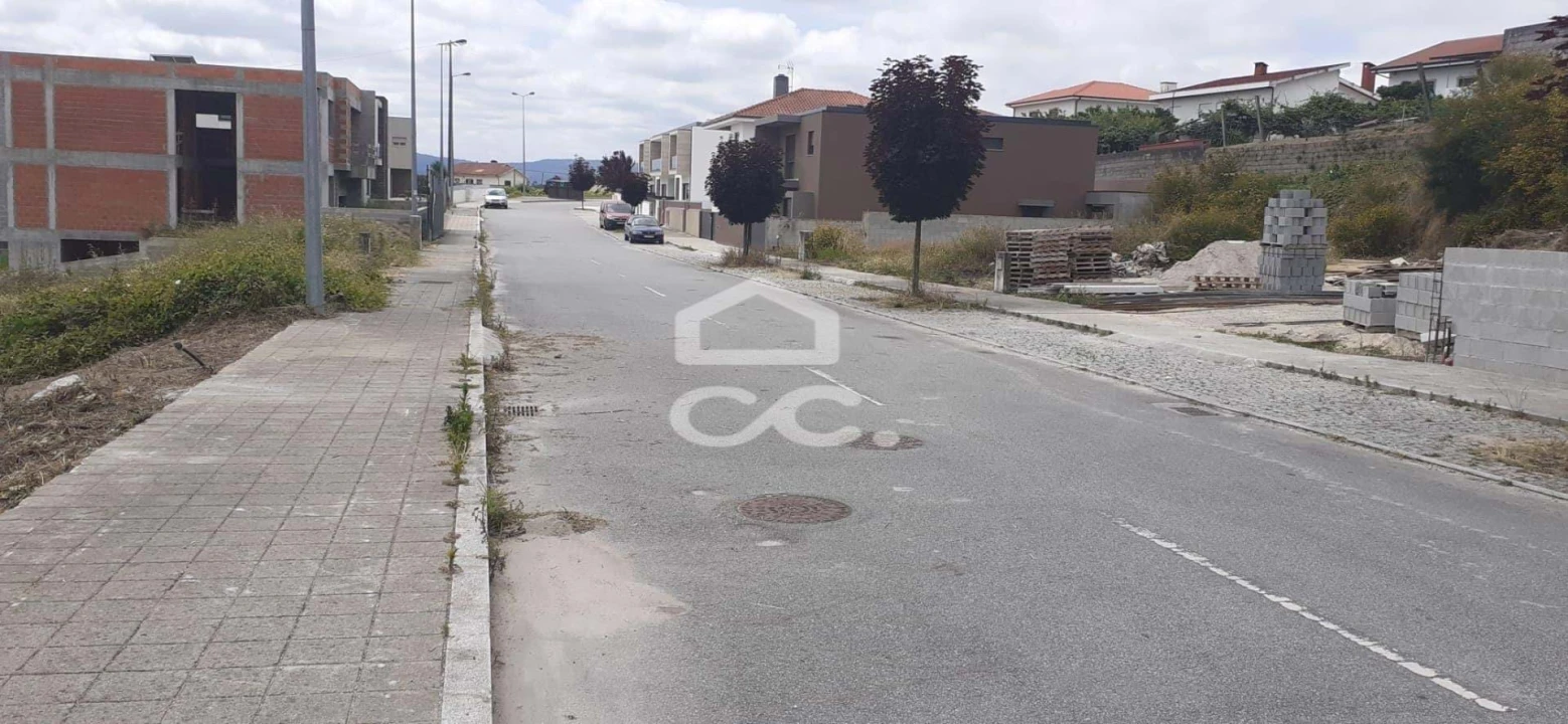 Terreno para Venda em Paredes Foto 1