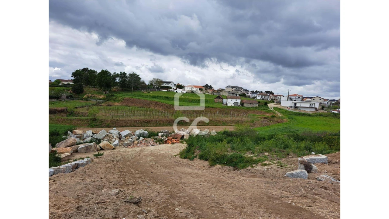 Terreno para Venda em Lodares Foto 2