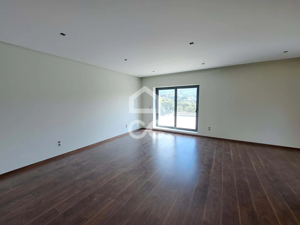 Moradia T3 para Venda em Louredo Foto 3