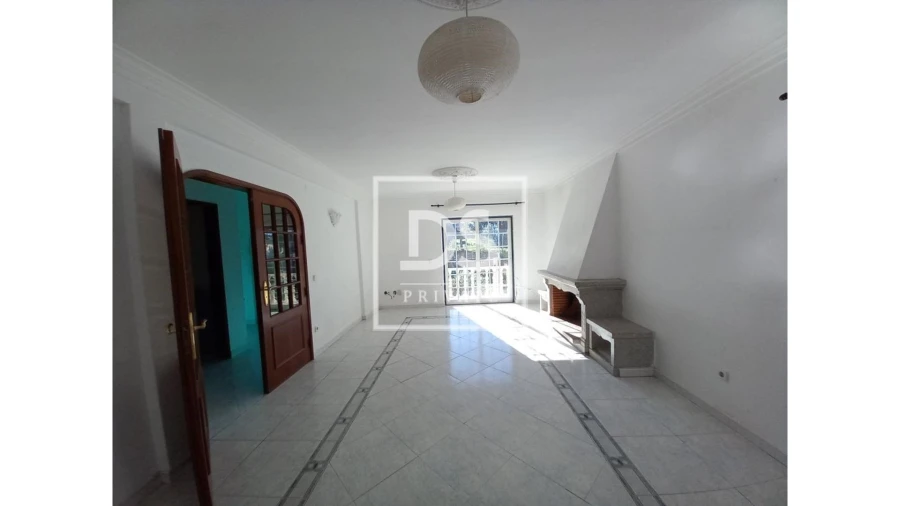 Moradia T3 para Venda em Charneca de Caparica e Sobreda