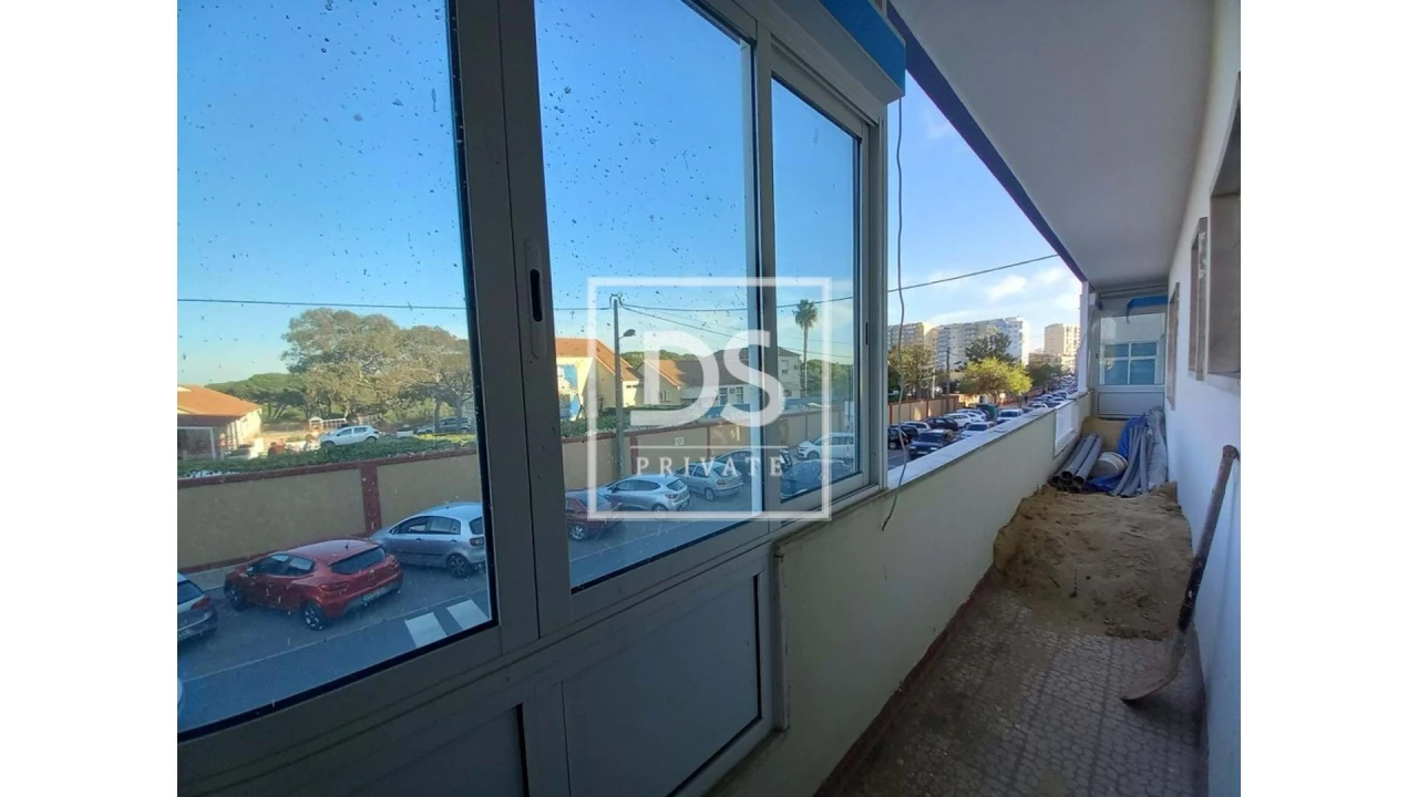 Apartamento T4 para Venda em Laranjeiro e Feijó Foto 1