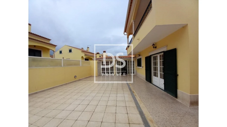 Moradia T5 para Venda em Carregado e Cadafais Foto 5