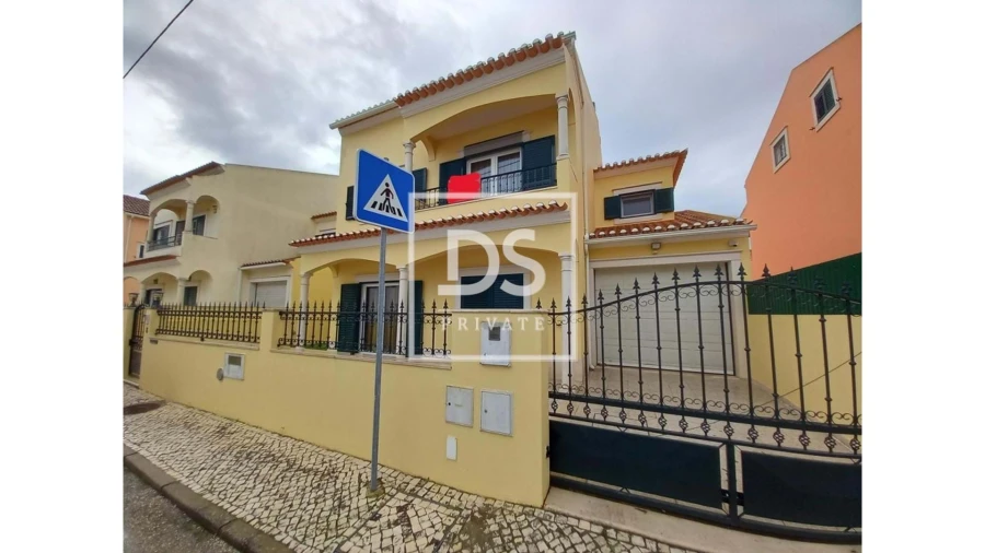 Moradia T5 para Venda em Carregado e Cadafais Foto 3