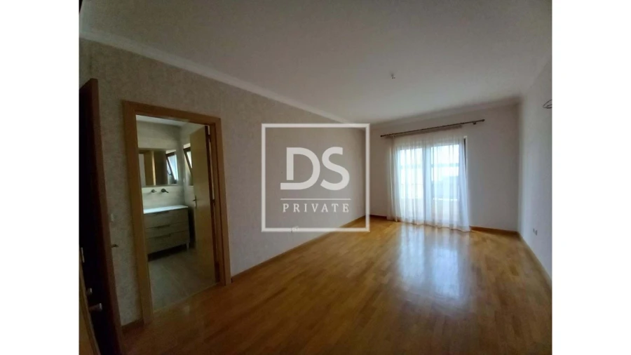 Moradia T5 para Venda em Carregado e Cadafais Foto 17