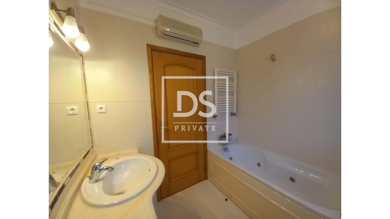 Moradia T5 para Venda em Carregado e Cadafais Foto 21