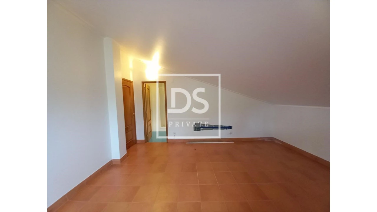 Moradia T5 para Venda em Carregado e Cadafais Foto 23