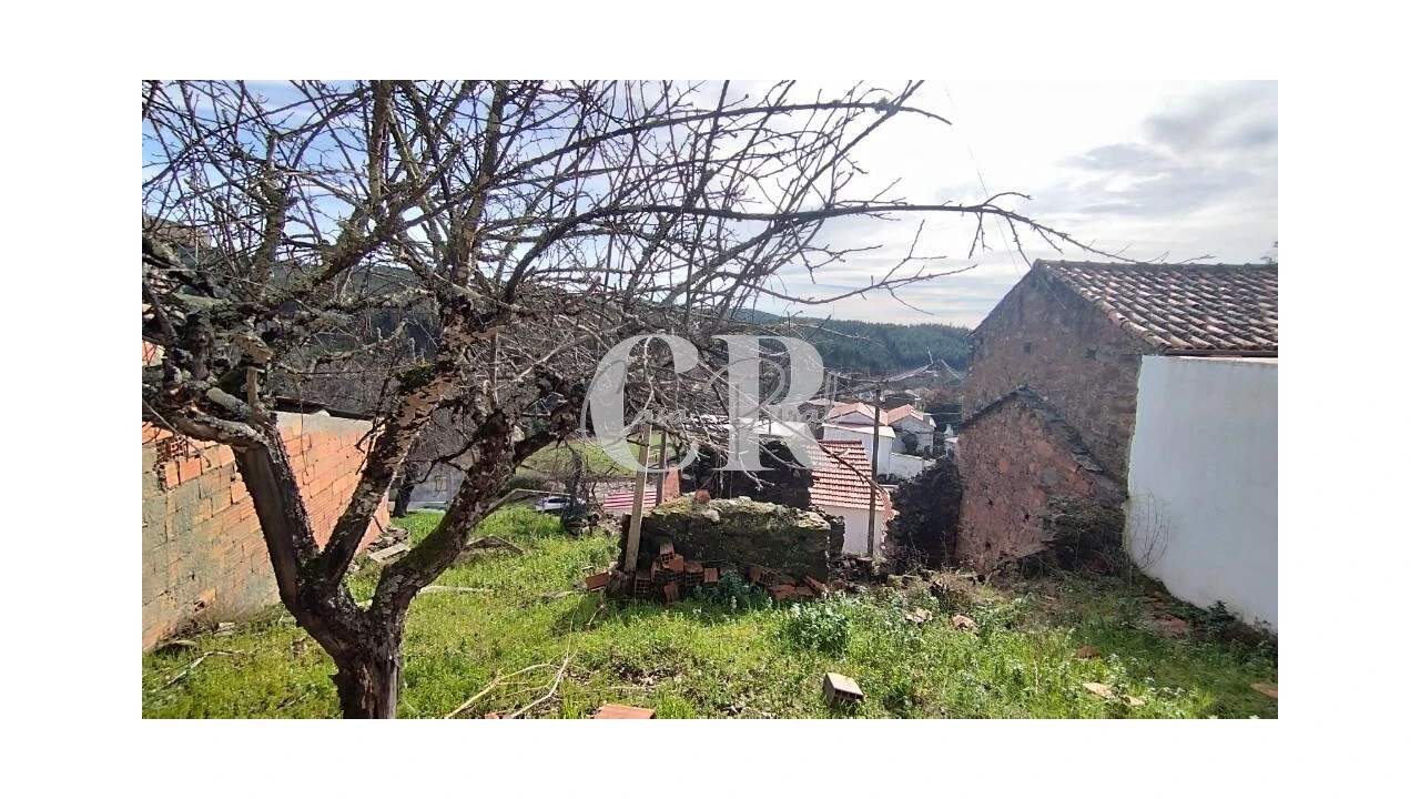 Moradia T2 para Venda em Castanheira de Pêra e Coentral Foto 1