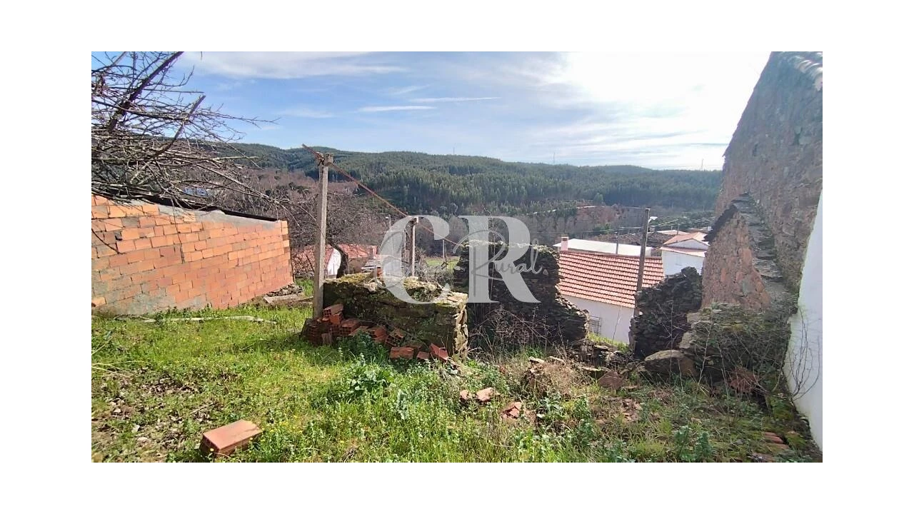 Moradia T2 para Venda em Castanheira de Pêra e Coentral Foto 3
