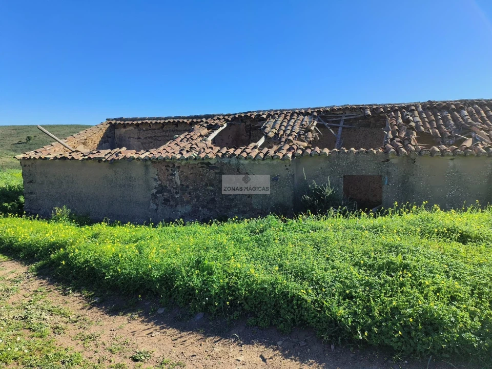 Terreno para Venda em Lagos (São Sebastião e Santa Maria) Foto 2