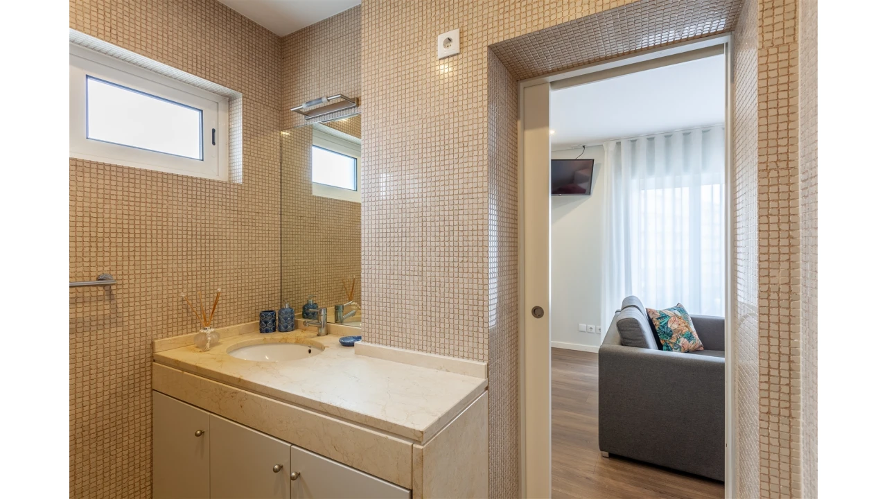 Apartamento T2 para Arrendamento férias em Braga (Maximinos, Sé e Cividade) Foto 32