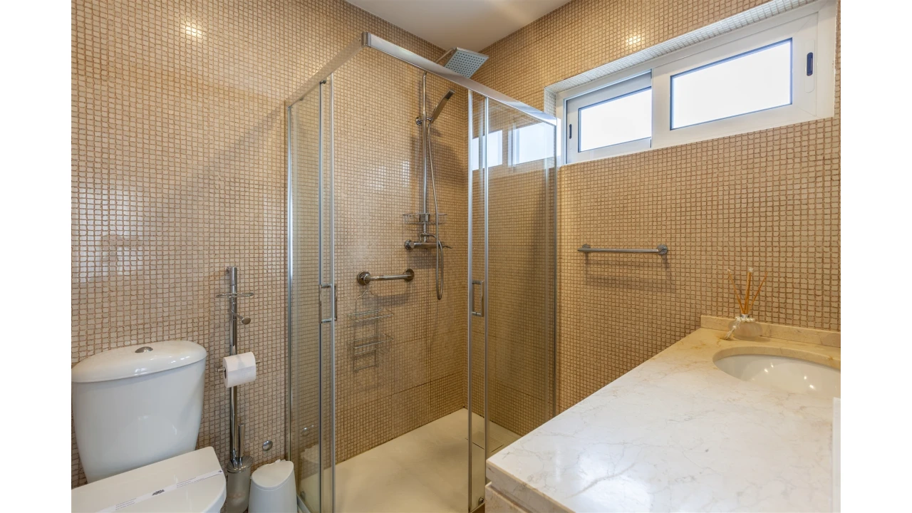 Apartamento T2 para Arrendamento férias em Braga (Maximinos, Sé e Cividade) Foto 31