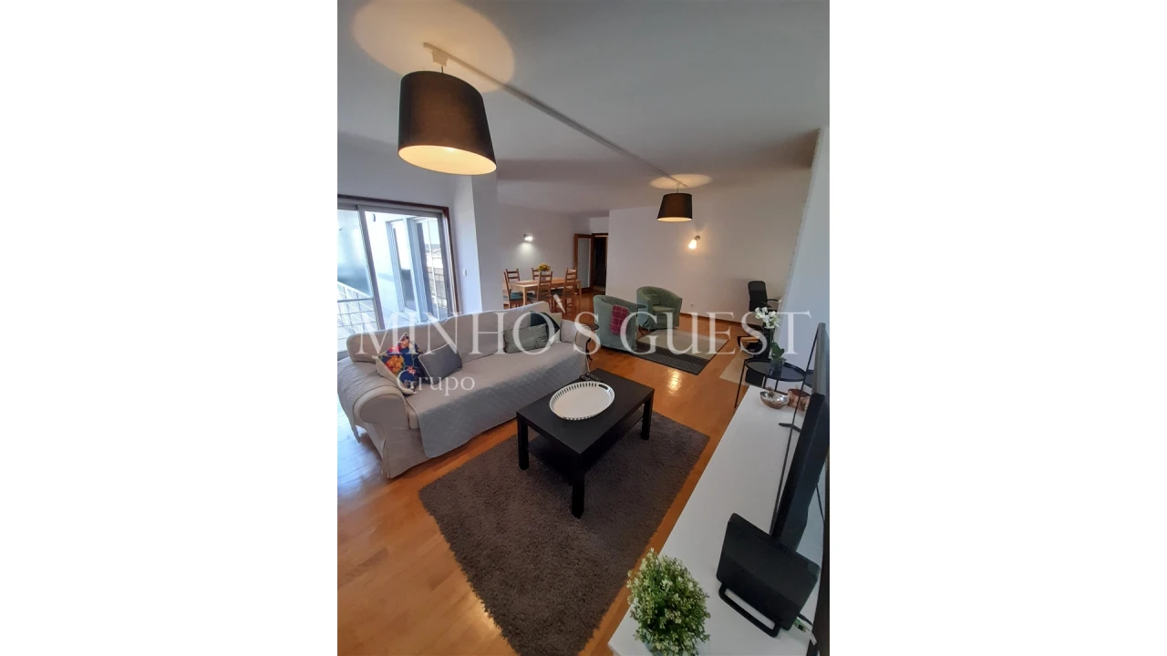 Apartamento T2 para Arrendamento férias em Braga (Maximinos, Sé e Cividade) Foto 17