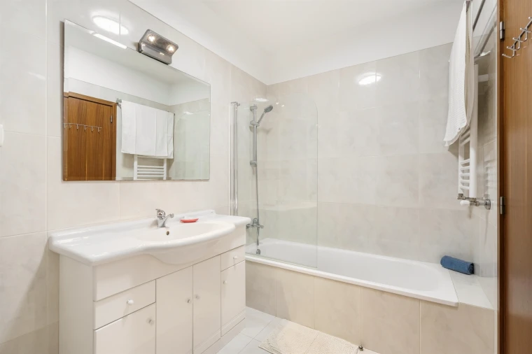 Apartamento T2 para Arrendamento férias em Braga (Maximinos, Sé e Cividade) Foto 11