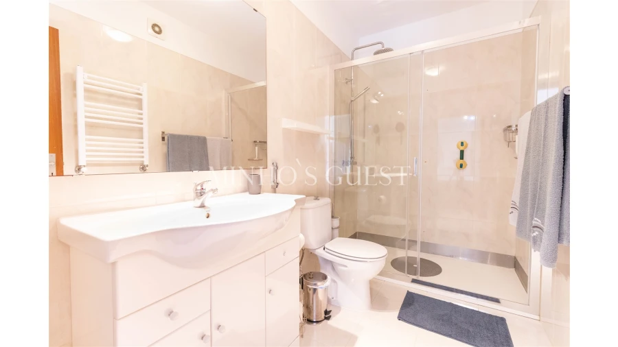 Apartamento T2 para Arrendamento férias em Braga (Maximinos, Sé e Cividade) Foto 32