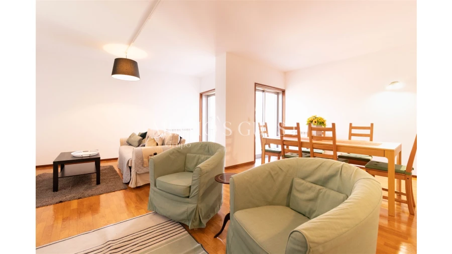 Apartamento T2 para Arrendamento férias em Braga (Maximinos, Sé e Cividade) Foto 2