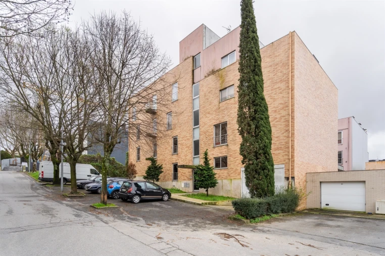 Apartamento T2 para Arrendamento férias em Braga (Maximinos, Sé e Cividade) Foto 5