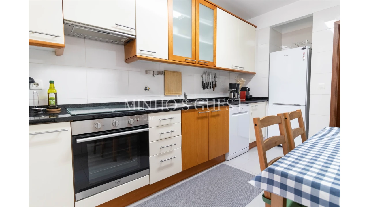 Apartamento T2 para Arrendamento férias em Braga (Maximinos, Sé e Cividade) Foto 26